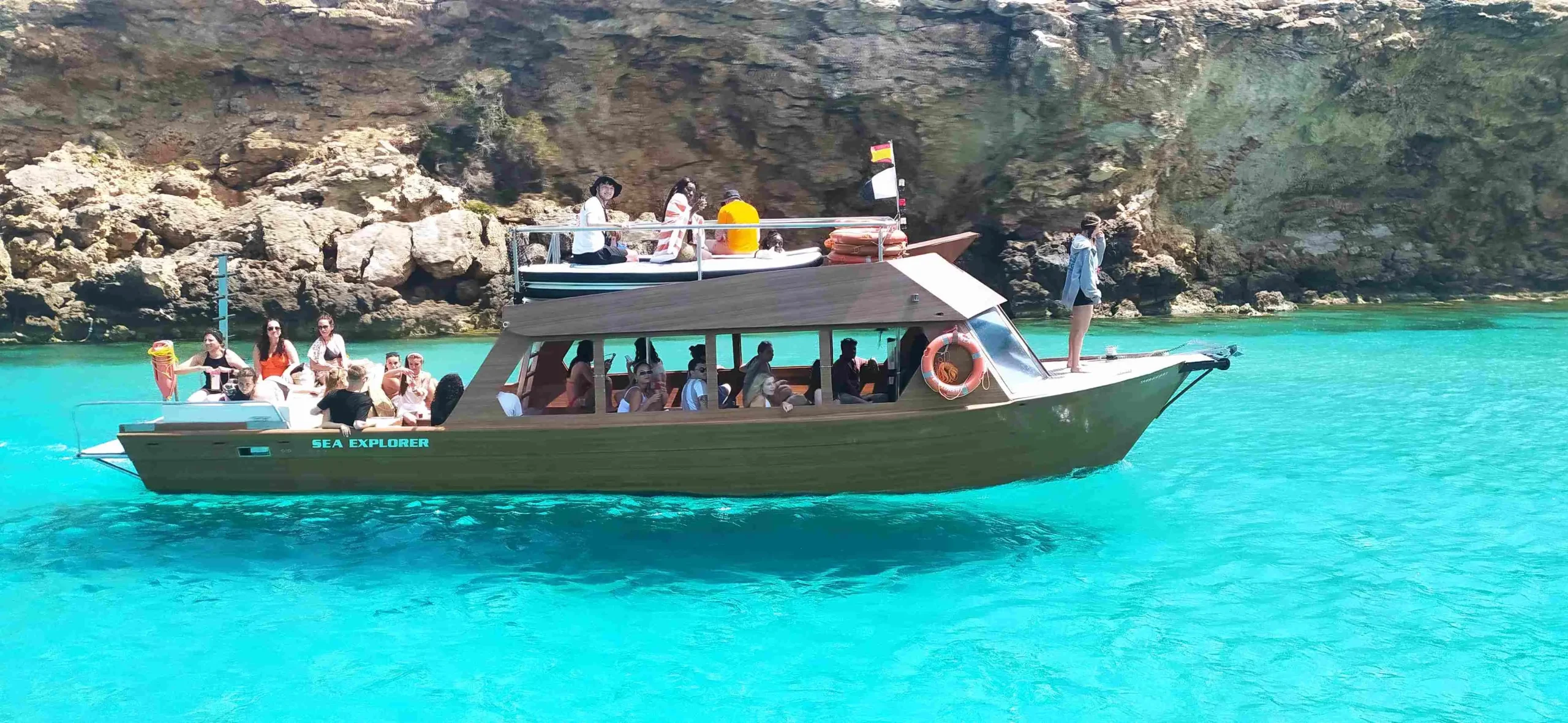 <h3><b>Sea Explorer</b></h3>
